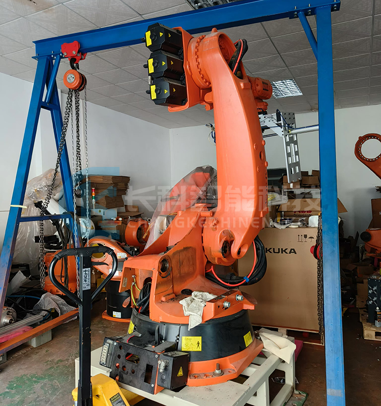 庫卡C2機器人KR210 R2700拆裝平衡桿 庫卡C2機器人KR210 R2700拆裝平衡桿