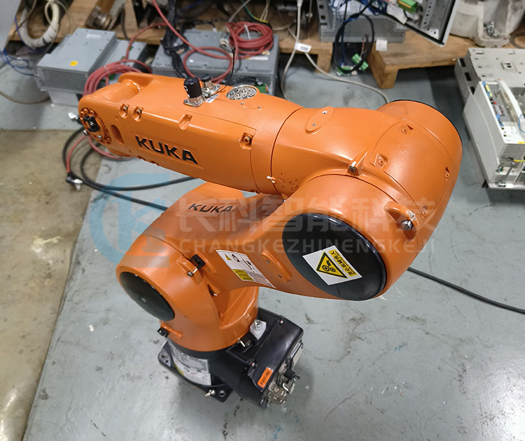 庫(kù)卡機(jī)器人KR 6 R900 sixx C異響維修